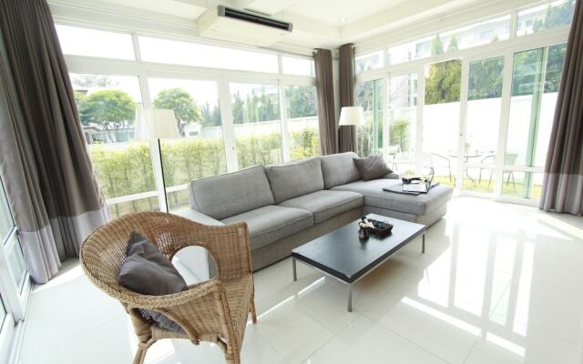 AnB Pool Villa 4BR Beachfront in Pattaya