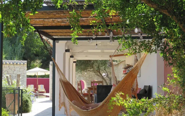 Sarakinatika House