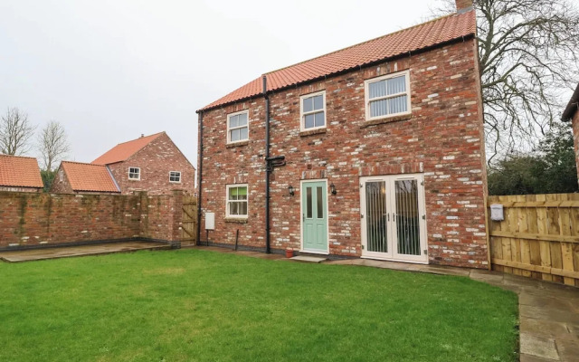 4 Manor Garth