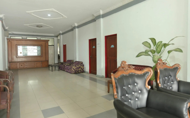 OYO 2057 Hotel Kharisma - фото 2