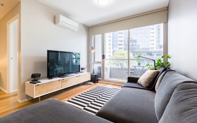 SANDRA, 1BDR Carlton Apartment