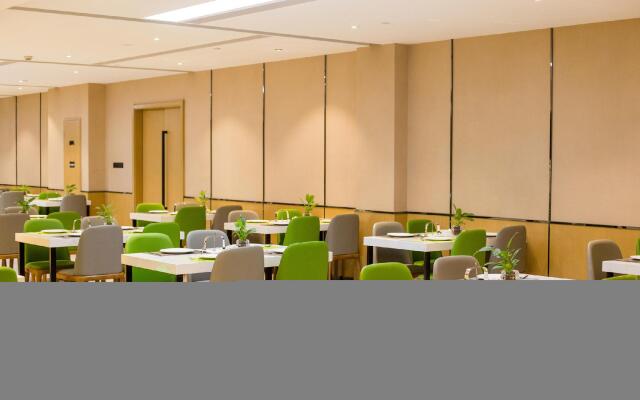 Atour Hotel Hefei Binhu Weizhou Avenue