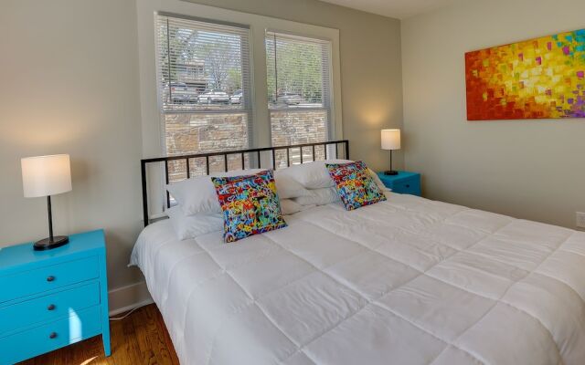 Vibrant Fayetteville Home - Walk Downtown!