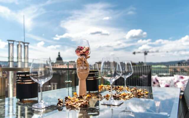 Elisabeth Downtown Apartments by UrbanRent