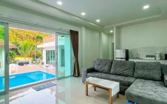 Le poulet poolvilla khanom