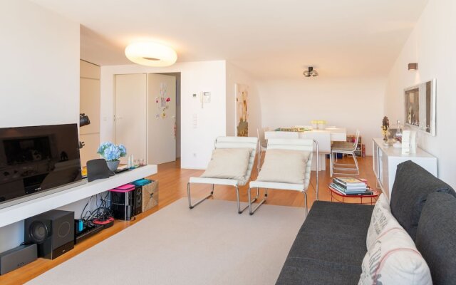Lovely Apartment With Swimming Pool in Apúlia