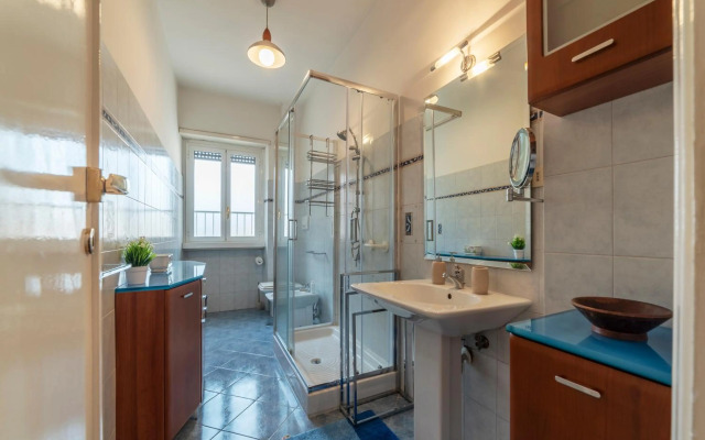 Roomy and Bright Apartment with Terrace