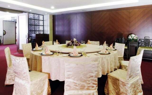 Jen Dow International Hotel