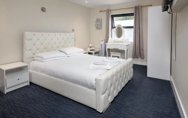 The R Inn Hotel