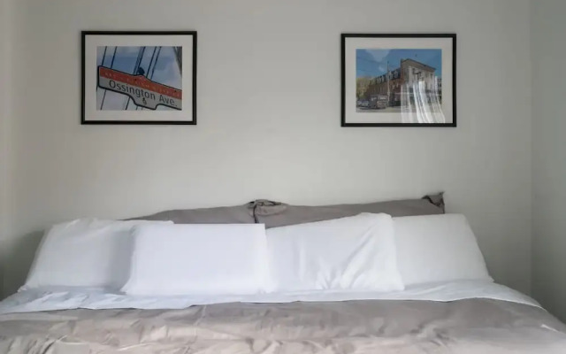 Applewood Suites - Queen West Studio