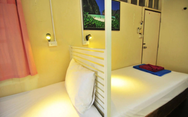 Phi Phi October House