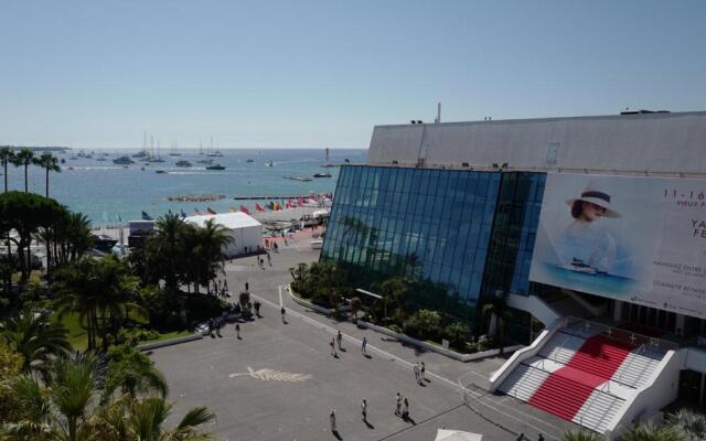 Cannes - Croisette - Palais des Festivals