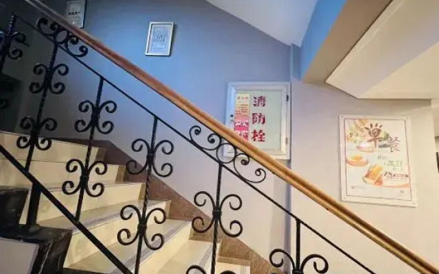 Joy Inn & Suites (Beijing Chongwenmen)