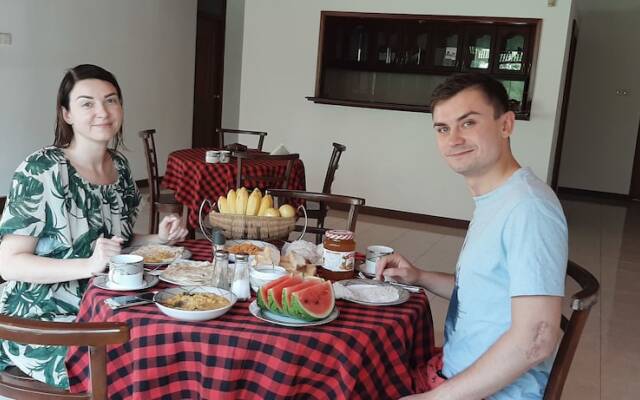 Negombo Blue Villa Hotel