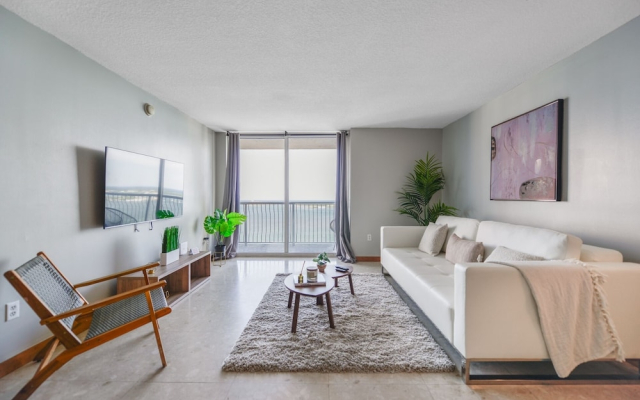 Direct Ocean views 3BR Condo at Brickell