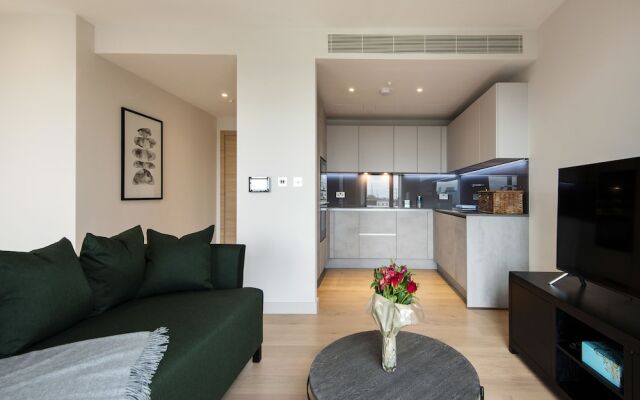 Contemporary Victoria Home by the River Thames