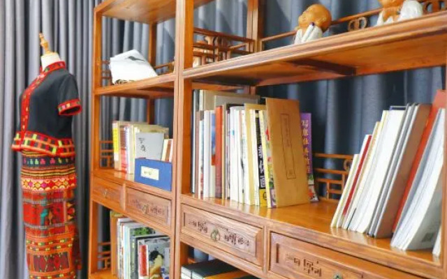 Wuzhishan Yisuli Theme Inn