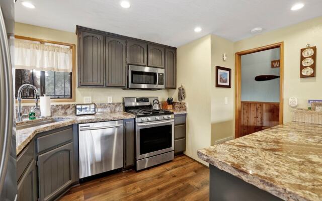 Lazy Llama Lodge #2150