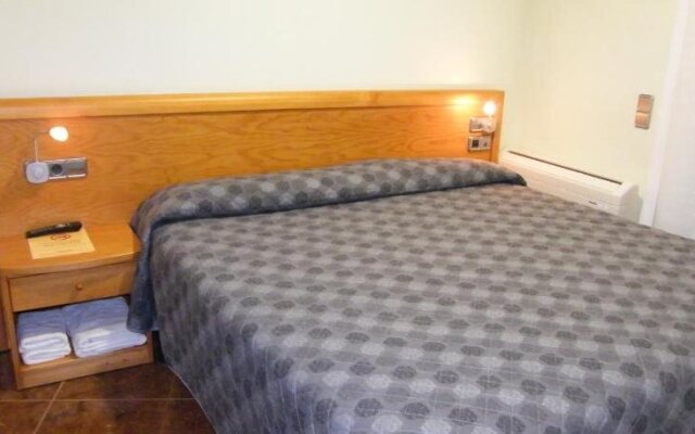Amolls Restaurant i Habitacions ® - Mejor Precio Garantizado - BookingADN.com