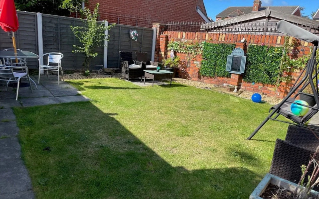 2br-sleeps5-privategarden-freeparking-pets