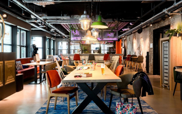 Moxy the Hague