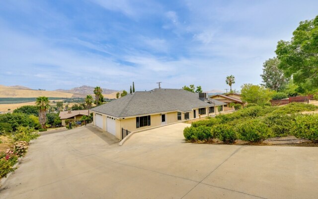 Porterville Getaway w/ Patio + Valley Views!