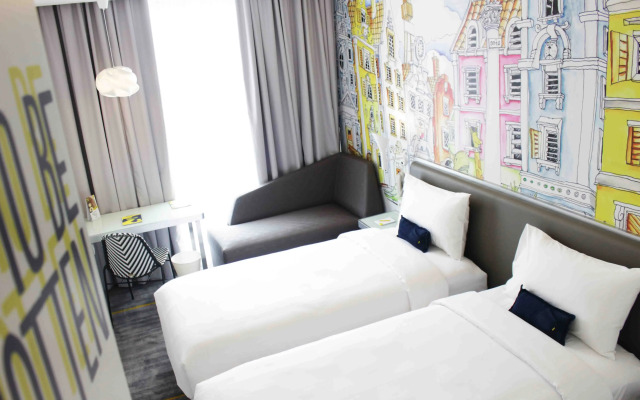 YELLO Hotel Harmoni Jakarta
