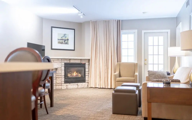 Horseshoe Valley Suites - The Azure
