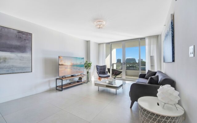 Stunning 2BR 2BA  Bay Harbour with Pool