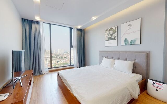 Luxury Apartment in Vinhomes Metropolis