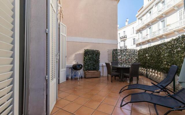 Bourgeois 3 bdrs & Large Terrace - 5mn from le Palaisdowtown