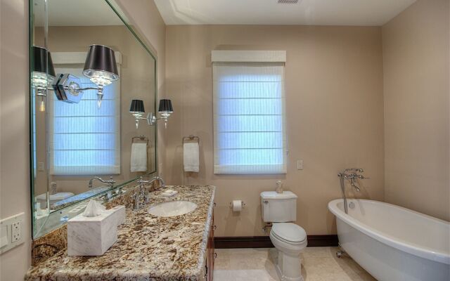 Palisades Estate 5 BR by Casago