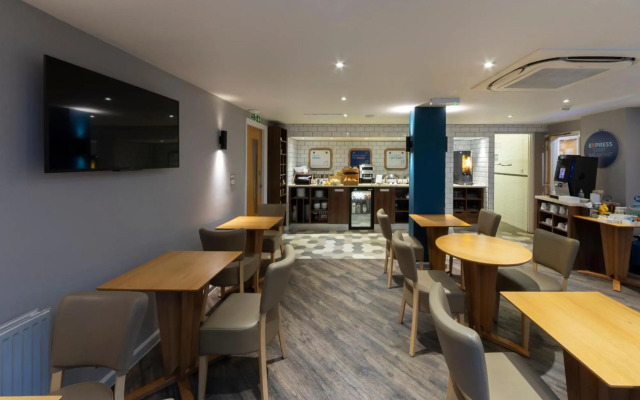 Holiday Inn Express London Victoria by IHG