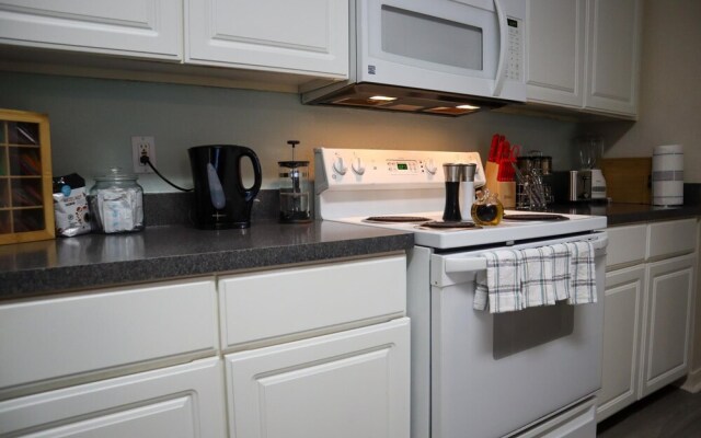 Great location and upgraded apartment!