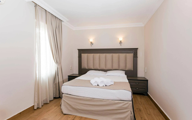 Moonshine Hotel & Suites