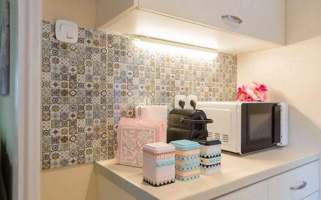 Grandma's Chic & Bright Athenian Home with a Patio
