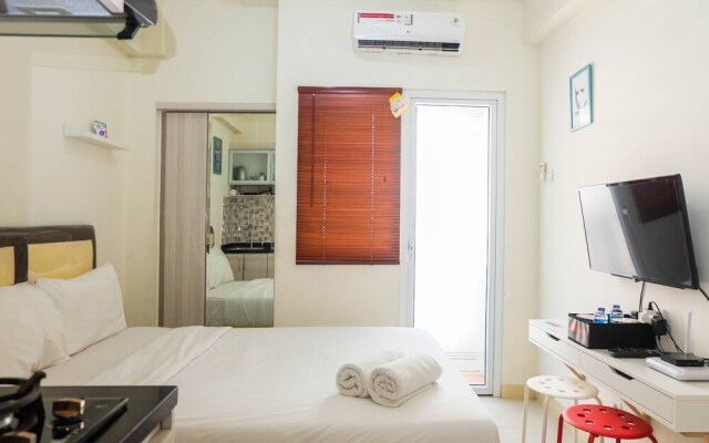 Cozy Studio Apartment Connected to Mall at Green Pramuka
