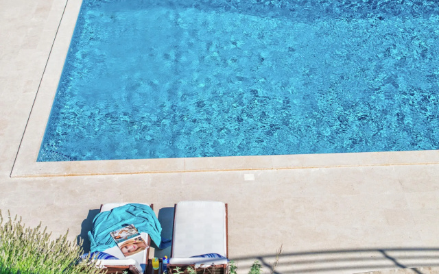 Spacious Detached Villa with Pool near Pula with sea View