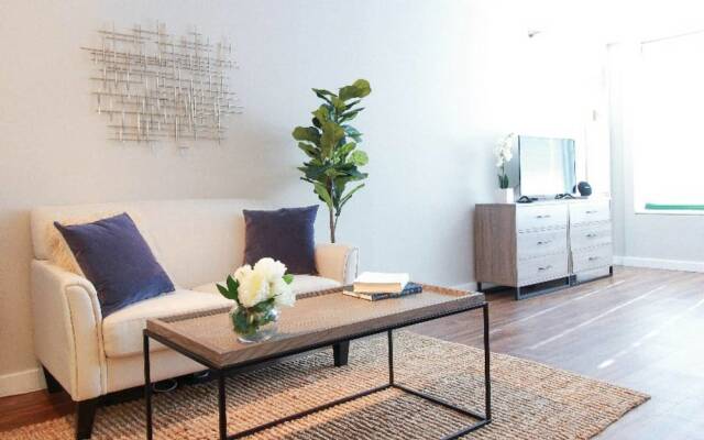 The Gulfstream - Vibrant Studio Heart of Downtown