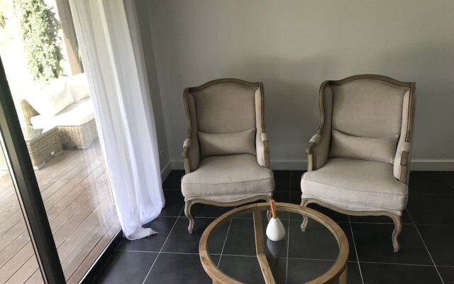 CHAMBRE D HOTES LE MAS DES LIMITES à ROGNONAS