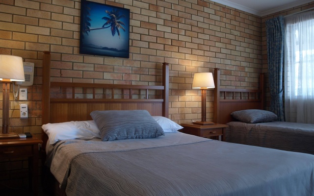 Pacific Paradise Motel – Guest Rooms – Diddillibah