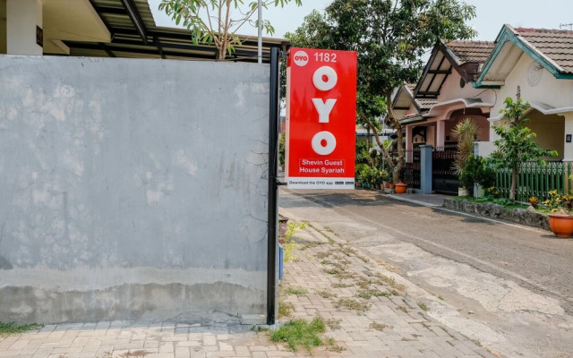 Oyo 1182 Shevin Guest House Syariah