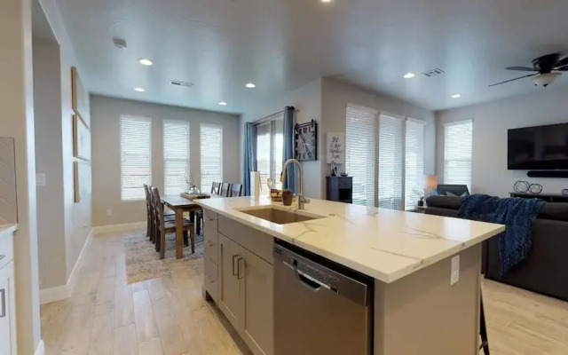 Endless Adventures 4 Bedroom Apts by RedAwning