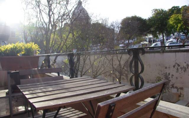 ALFAMA 3B - Balby's Bed&Breakfast