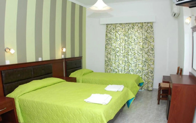 Amoudi Studios Apartments Hotel