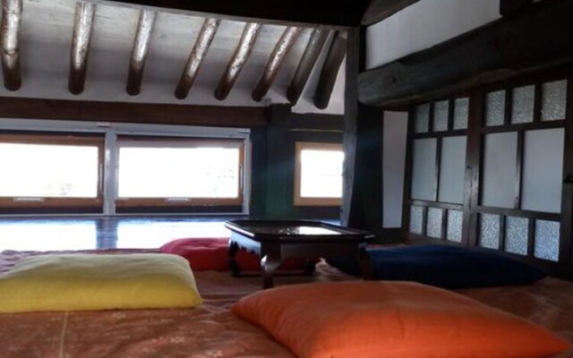 100 Korea House
