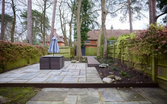 The Ascot Escape - Stylish 4bdr With Courtyard
