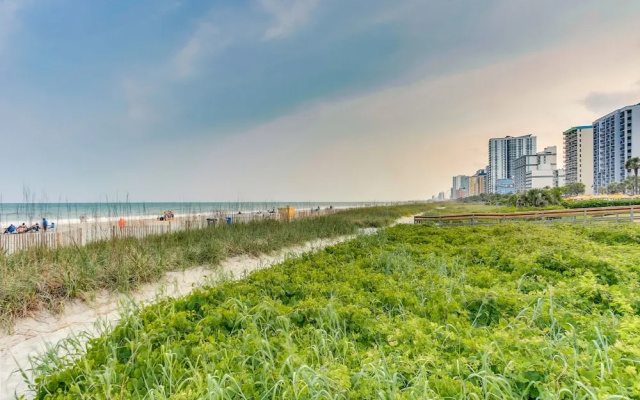 Private 3BR's at Palms by Hosteeva