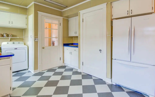 Charming & Spacious Olean Home w/ 2 Fireplaces