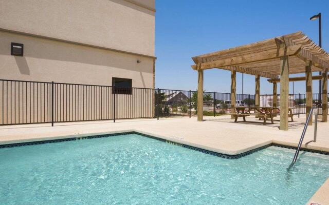 PetroStay Inn & Suites Cotulla